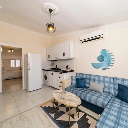 Central Flat With Private Beach In Muratpasa
